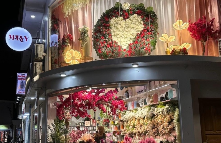 "މާވީ ޑެކޯ" ފިހާރައިގެ ބޭރު. -- ފޮޓޯ:މާވީ ޑެކޯ