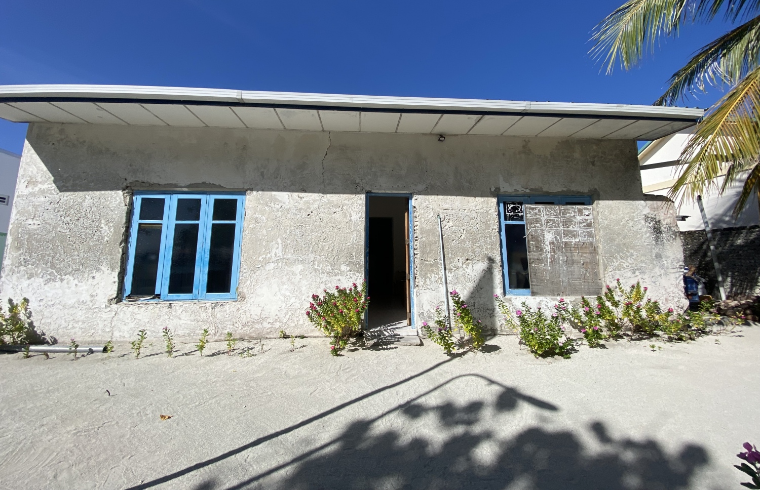 ފުޅަދޫ ކައުންސިލް އިދާރާ: ކައުންސިލްގެ އާ އިމާރާތް އަންނަނީ ހަދަމުން.-- ފޮޓޯ: މިހާރު