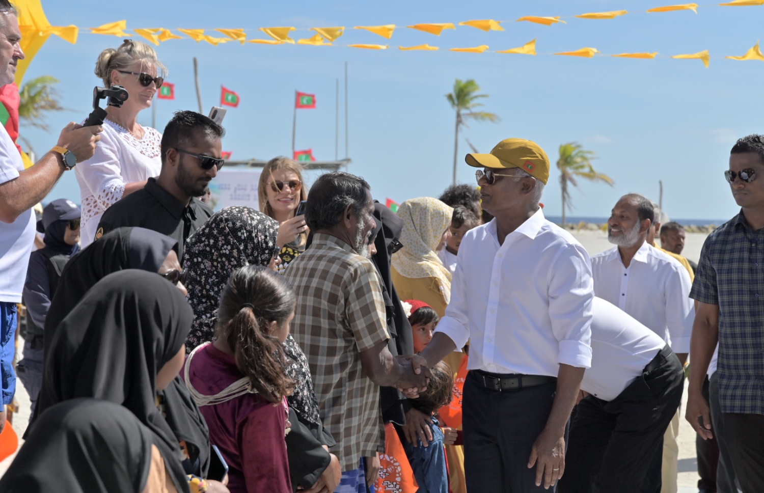 ރައީސް މިއަދު ފުޅަދޫގައި: ރަށުގެ ރައްޔިތުން އެދުނު ކަންކަން މި ސަރުކާރުން ފުރިހަމަކޮށްދީފައިވާ ކަމަށް ކައުންސިލްގެ ރައީސް ވިދާޅުވި.