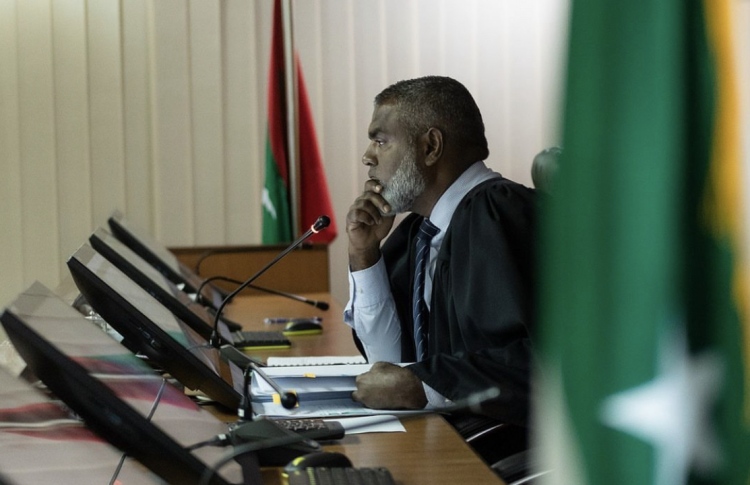 ހައިކޯޓުން ސުވާލެއް: ކޯޓު އަޅަންވީ ވެސް ފަނޑިޔާރުންތޯ