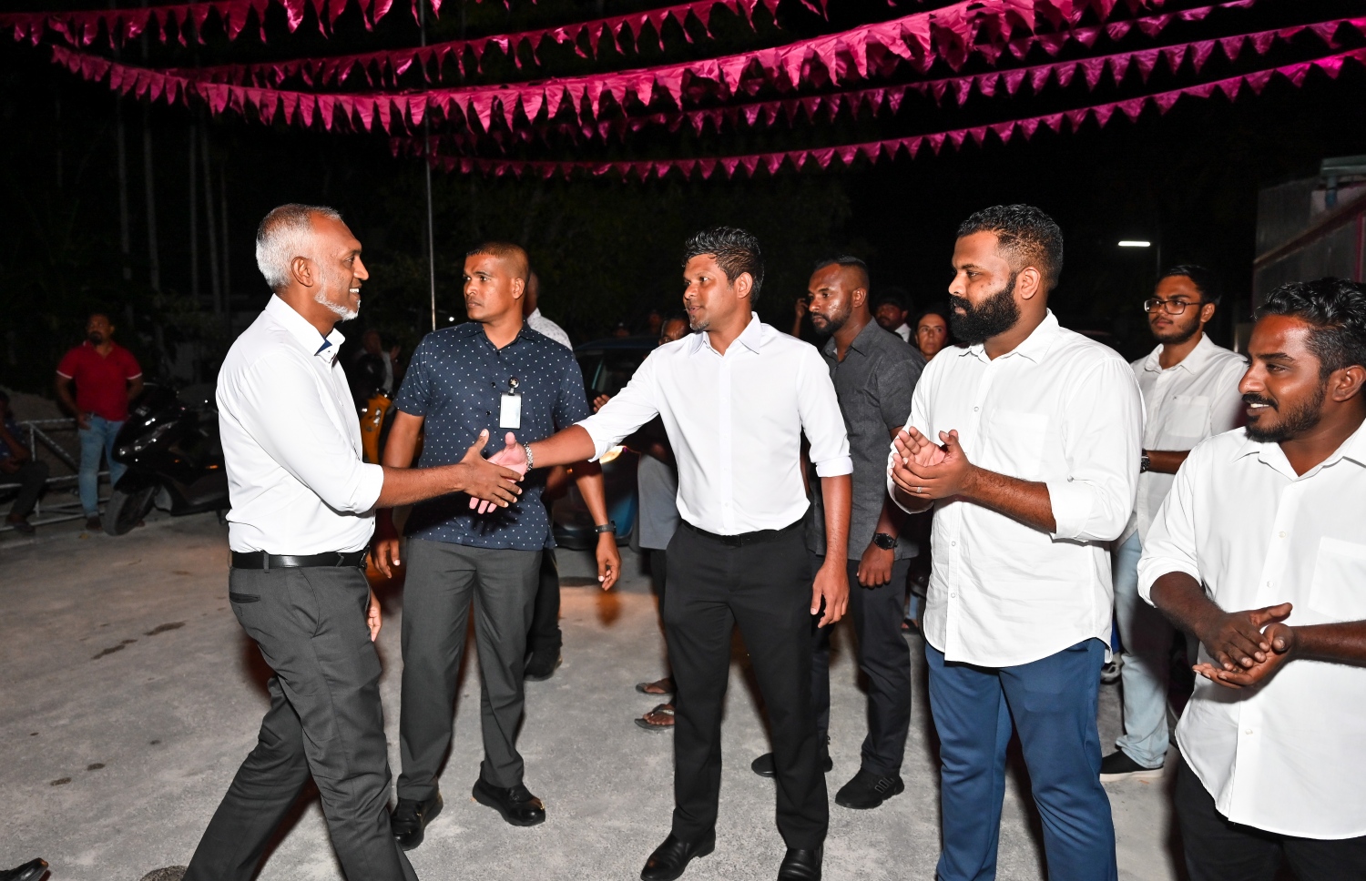 ޕީޕީއެމް/ޕީއެންސީގެ ޑރ. މުހައްމަދު މުއިއްޒުގެ ކެމްޕެއިނަށް ސ. ހިތަދޫގައި ބޭއްވި ޖަލްސާ.-- ފޮޓޯ: ނިޝާން އަލީ | މިހާރު