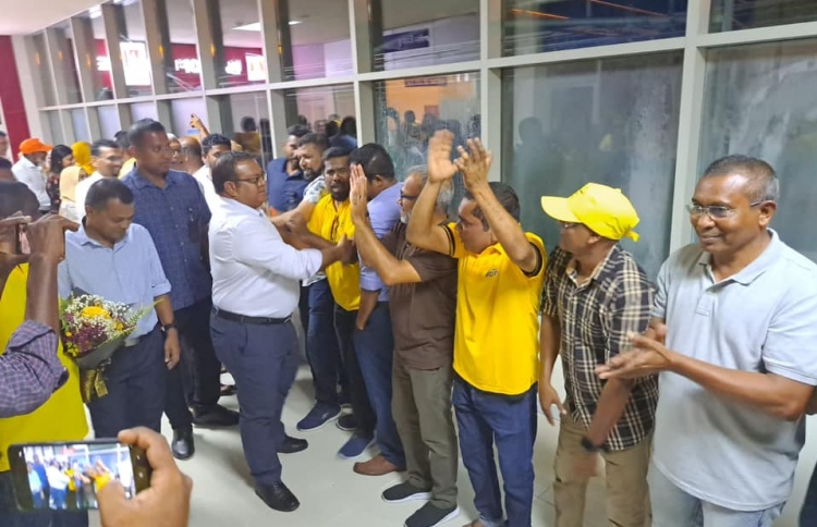 އަސްލަމްގެ ފުރަތަމަ ދަތުރުން އައްޑޫ ގުގުމާލައިފި