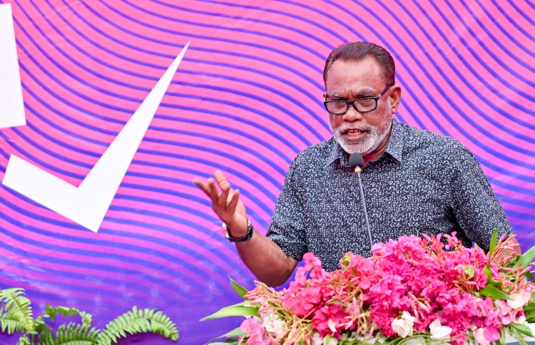 އަދުރޭ ރައީސަށް: ވަޑައިގަންނަވާ، ހިޔާނާތްތައް ކިޔާނަން