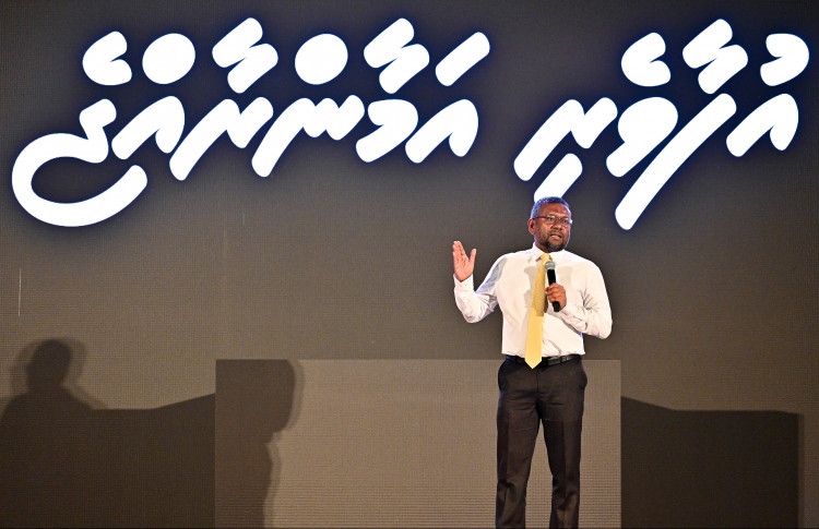 "އަދިވެސް ނުދަރާ, ދެން އޮތީ ދުވެލި ބާރު ބަދަލެއް"