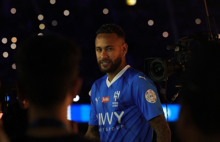 ނޭމާގެ ހިލާލް އިންޑިއާގައި މުމްބާއީއާ ދެކޮޅަށް ކުޅެނީ