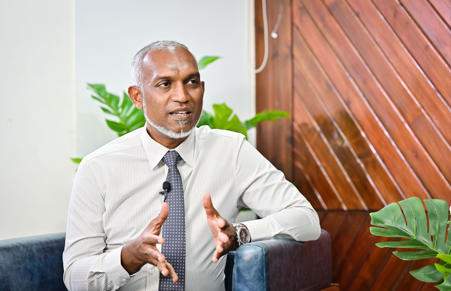 ޕީޕީއެމް/ޕީއެންސީގެ ރިޔާސީ ކެންޑިޑޭޓް ޑރ. މުއިއްޒު "މިހާރު" އާ މިއަދު ވާހަކަ ދައްކަވަނީ.---ފޮޓޯ: ނިޝާން އަލީ| މިހާރު