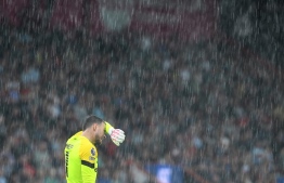 Rain pours down on Bournemouth's Brazilian goalkeeper #01 Neto during the English Premier League football match between Bournemouth and Tottenham Hotspur at the Vitality Stadium in Bournemouth, southern England, on August 26, 2023. -- Photo: Justin Tallis / AFP