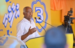President Ibrahim Mohamed Solih, who is visiting Thaa atoll for his presidential campaign, speaks to the public of Vilufushi; the incumbent head of state who is seeking re-election announced the government's plans to increase annual tourist arrivals to over three million by 2028-- Photo: Fayaz Moosa | Mihaaru