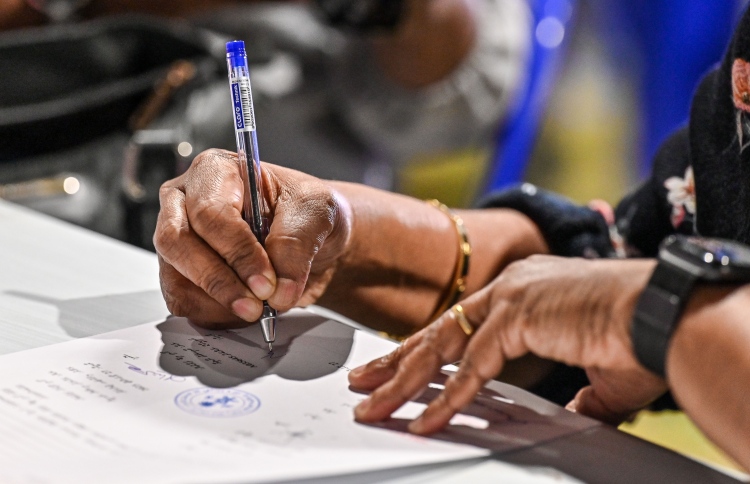 ފްލެޓް އެއްބަސްވުންތަކުގައި އަލުން ސޮއިކުރަން ފަށައިފި