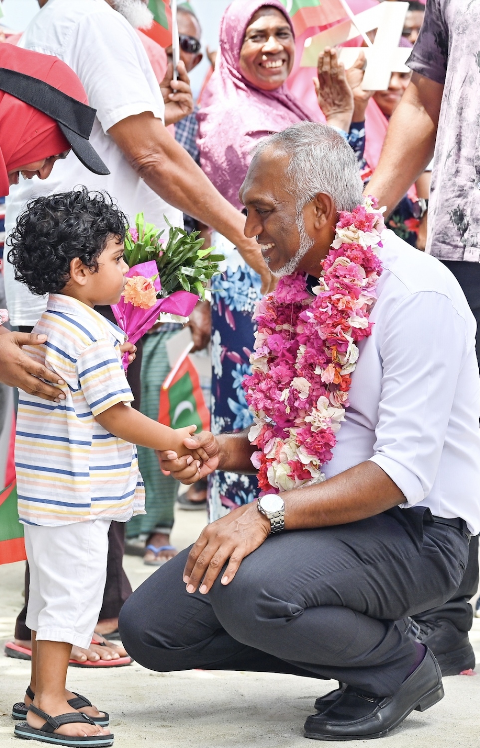 މަޑަވެލިން މުއިއްޒަށް މަރުހަބާ ކިޔަނީ: ޕީޕީއެމްއަށް މި ރަށުގައި ވަރަށް ބޮޑު ސަޕޯޓެއް ދައްކާލި - ފޮޓޯ: ނިޝާން އަލީ | މިހާރު