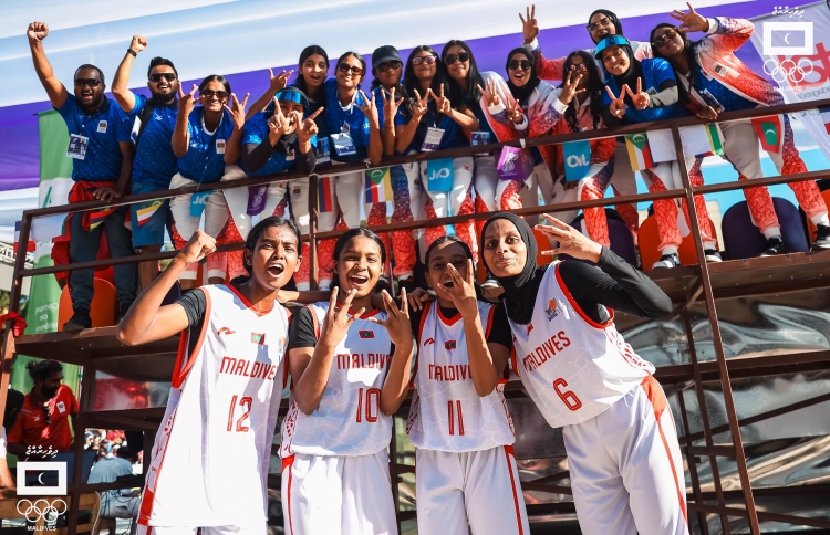 ތުރީ އޮން ތުރީ:އަންހެން ސެމީއަށް، ފިރިހެން ކުއާޓާއަށް