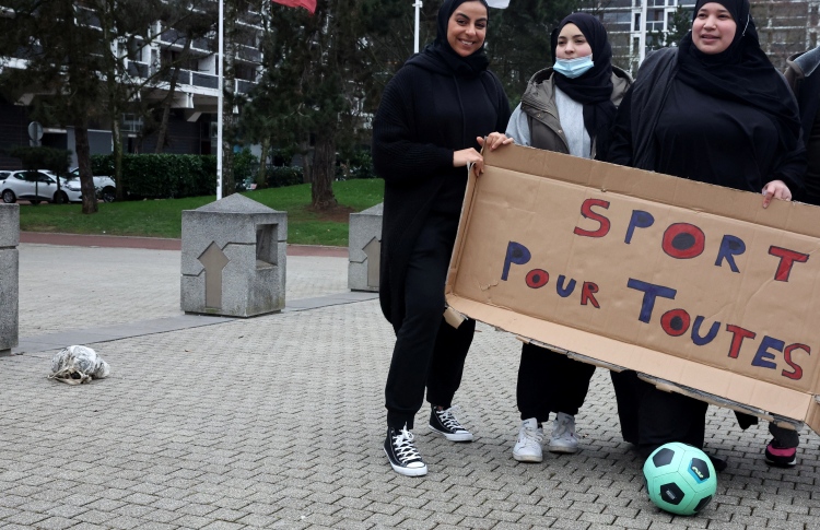 ފަރަންސޭސި ސްކޫލްތަކުގައި އަބާޔާ މަނާކުރަނީ