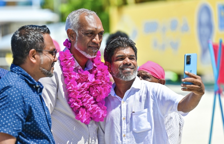 ވަޒީފާއެއް ނުގެއްލޭނެ، މަޝްރޫއެއް ނުހުއްޓޭނެ: މުއިއްޒު