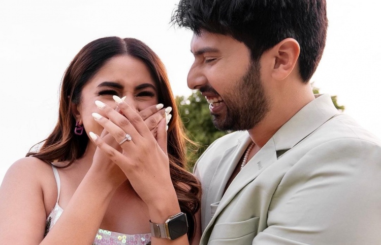 ބޮލީވުޑްގެ މަޝްހޫރު ލަވަކިޔުންތެރިޔާ އަރްމާން މާލިކް އާއި އޭނާގެ ލޯބިވެރިޔާ އަޝާނާ ޝްރޮފް.