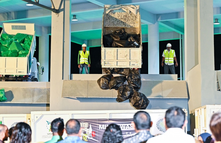 މާލެއިން 922 ޓަނުގެ ޕްލާސްޓިކް ކުނި ބޭރުކުރި