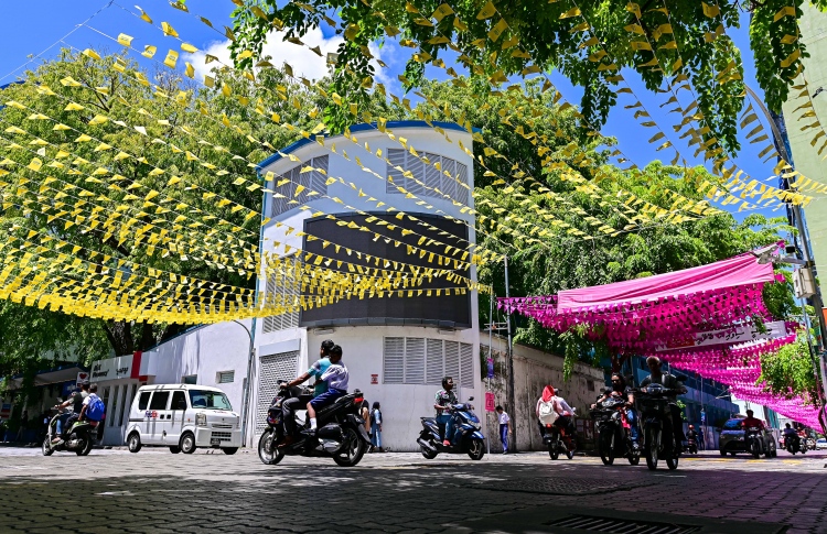 ދެ ކެންޑިޑޭޓުންގެ ފޯރިގަދަ ކެމްޕެއިން ނިންމާލައިފި