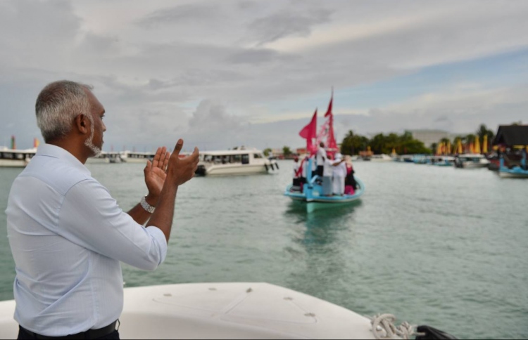 އޭދަފުށިން މުއިއްޒަށް ޝަރަފާއި އިއްޒަތުގެ މަރުހަބާއެއް