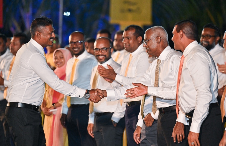 ތިނަދުއަށް ރައީސްގެ ވައުދު: ޓޫރިޒަމް ޒޯނާއި ފްލެޓް