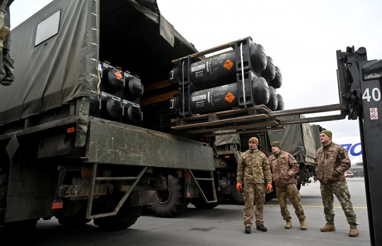 ރަޝިޔާއަށް ހަތިޔާރު ނުވިއްކުމަށް އެމެރިކާގެ އިންޒާރު