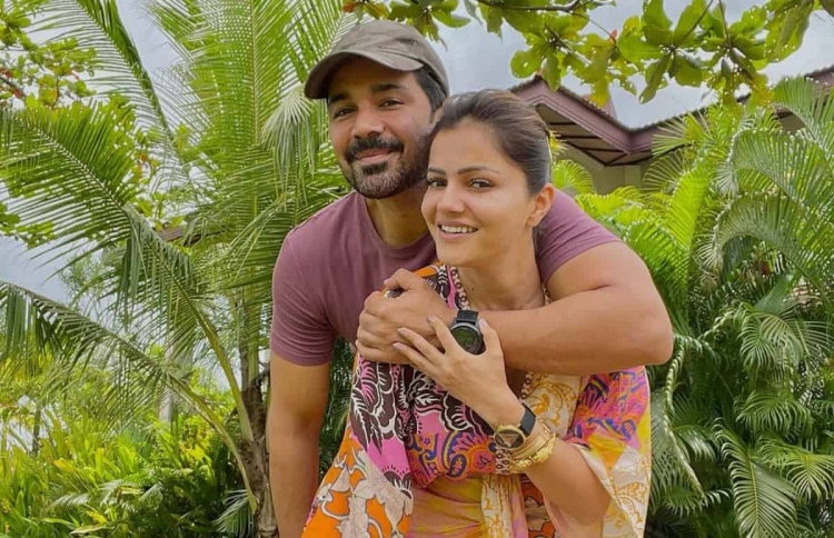 ރުބީނާ އިނީ އަލަތު ދަރިފުޅަށް ބަލިވެ