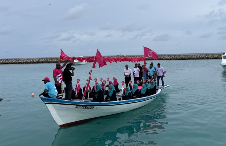 "ނައިފަރުގެ ބޮޑު ފަޅި އޮތީ މުއިއްޒާ އެކު"