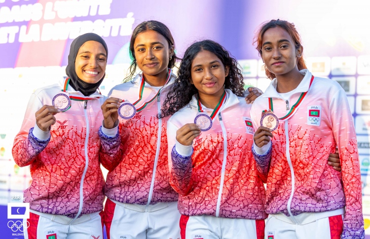 އަންހެނުންގެ 4 ގުނަ 400 މީޓަރު ރިލޭއިން ބްރޯންޒް