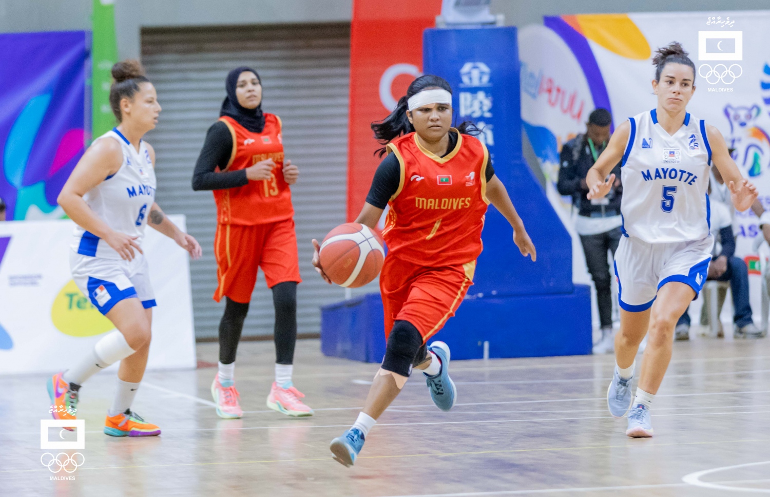 ރާއްޖޭގެ އަންހެން ބާސްކެޓްބޯޅަ ޓީމް އިއްޔެ ކުޅުނު މެޗުގައި ޝައިލާން، އޭނާގެ ބޯ ބެންޑޭޖް ކޮށްގެން ކުޅެނީ.-- ފޮޓޯ: ރާއިފް ޔޫސުފް/ އެމްއޯސީ