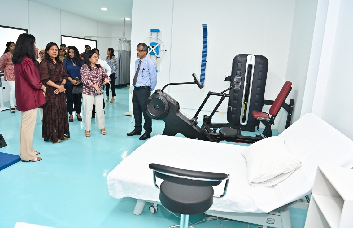 ޑިސްއެބިލިޓީ މެނޭޖްމެންޓް އެންޑް ރިހެބިލިޓޭޝަން ސެންޓަރު ރައީސްގެ އަނބިކަނބަލުން ހުޅުވައިދެއްވައި، އެތަން ބައްލަވައިލައްވަނީ.-- ފޮޓޯ: ރައީސް އޮފީސް