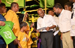 President Ibrahim Mohamed Solih was warmly greeted by the locals of Haa Dhaalu atoll Makunudhoo-- Photo: MDP