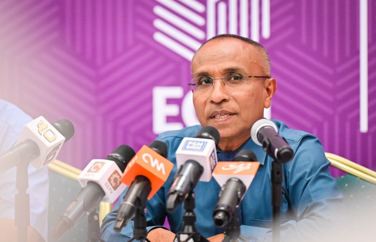 ފާހަގަޖެހޭނީ ކަޅު ނުވަތަ ނޫ ގަލަމަކުން: އީސީ