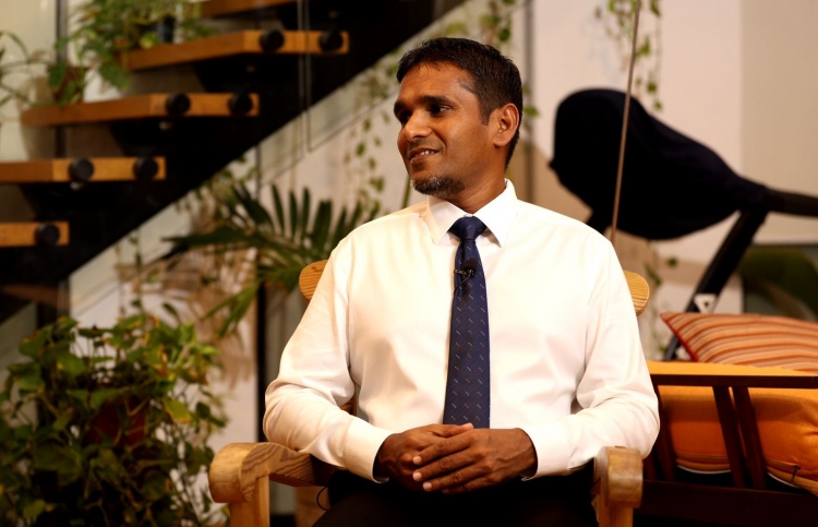 އިލްޔާސަށް ޔަގީން، ކޯލިޝަނާ މެދު ގޮތެއް ނުނިންމާ