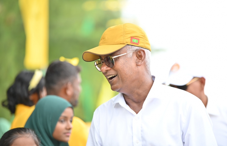 ދަނޑުވެރިން ހައްދާ ތަކެތި ސަޕްލައިކުރަން ކާގޯ ފެރީ