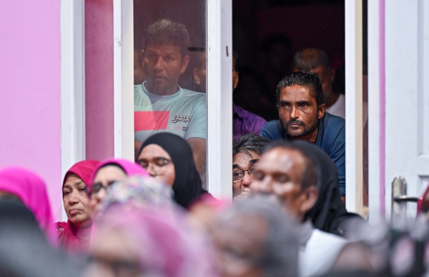 މަހިބަދޫގައި ބޭއްވި ރެލީގެ ތެރެއިން ސަޕޯޓަރުންތަކެއް؛ ގިނަ ބަޔަކު މި ރެލީގައި ބައިވެރިވި -- ފޮޓޯ: ފަޔާޒް މޫސާ | މިހާރު