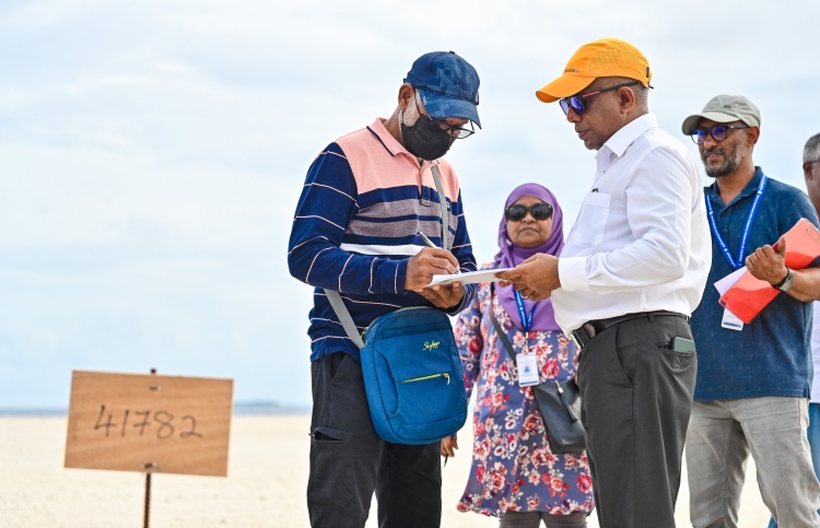 ގޯތީގެ އެއްބަސްވުމުގައި 8،250 މީހަކު ސޮއިކޮށްފި