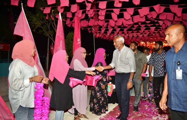 އަޅުގަނޑުމެން ފައިސާ ޗާޕްކުރުން ހުއްޓާލާނަން: މުއިއްޒު