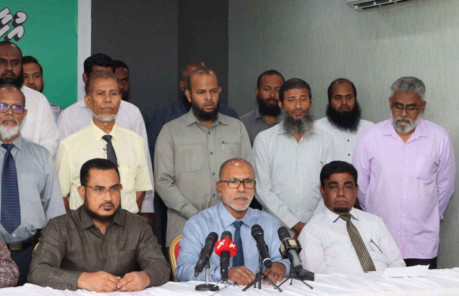 އަދާލަތު ޕާޓީގެ ދީނީ އިލްމުވެރިން ބޭއްވި ނިއުސް ކޮންފަރެންސް.-- ފޮޓޯ: އަދާލަތު ޕާޓީ