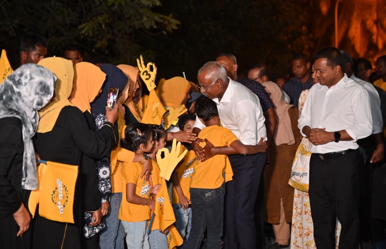 ތާރީހީ، އެންމެ ހޫނު މަރުހަބާ: "އައްޑޫ ރައީސާ އެކު"