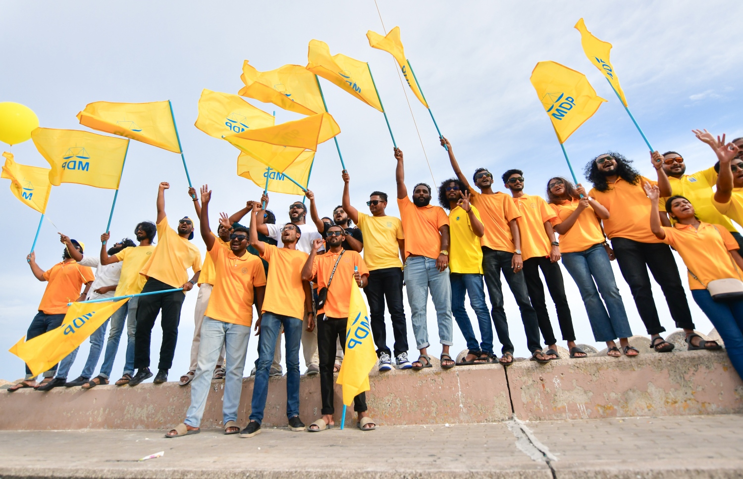 އެމްޑީޕީން ކެމްޕެއިން ނިންމަން ބޭއްވި ހަރަކާތުގައި ޒުވާނުންތަކެއް ބައިވެރިވަނީ: މާލޭން ލިބުނީ ދަށް ނަތީޖާއެއް - ފޮޓޯ: ފަޔާޒު މޫސާ / މިހާރު