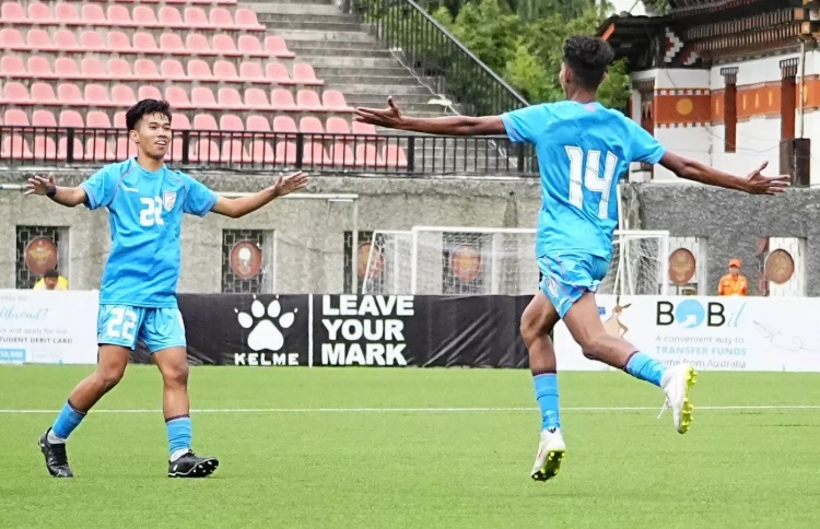 ބޮޑު ތަފާތަކުން ރާއްޖެ ބަލިކޮށް އިންޑިއާ ފައިނަލަށް