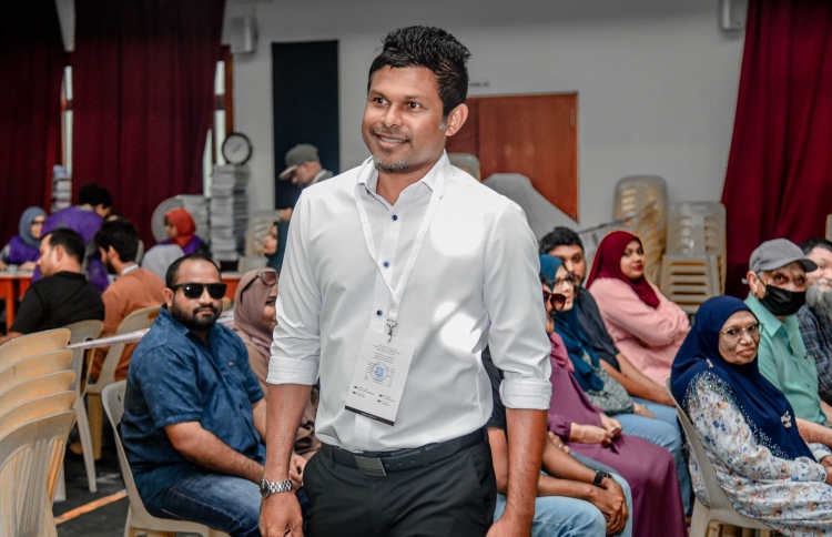 ހުސައިން އިންތިހާބުވީ ޕީއެންސީގެ ޓިކެޓްގައި