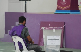 An official near the ballot box stationed at Raa atoll Meedhoo voting center-- Photo: Ibrahim Rafhan | Mihaaru Reader