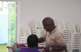 A voter at Raa atoll Meedhoo polling station-- Photo: Ibrahim Rafhan | Mihaaru Reader