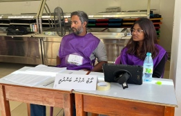 Officials announce polling closed at the Haa Dhaal atoll ballot box in Male' City-- Photo: Fayaz Moosa/Mihaaru