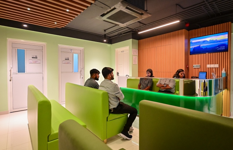 ހައްލެއް ނެތް ބޮލުގައި ރިހުން މެނޭޖުކޮށްދޭނެ ކްލިނިކެއް