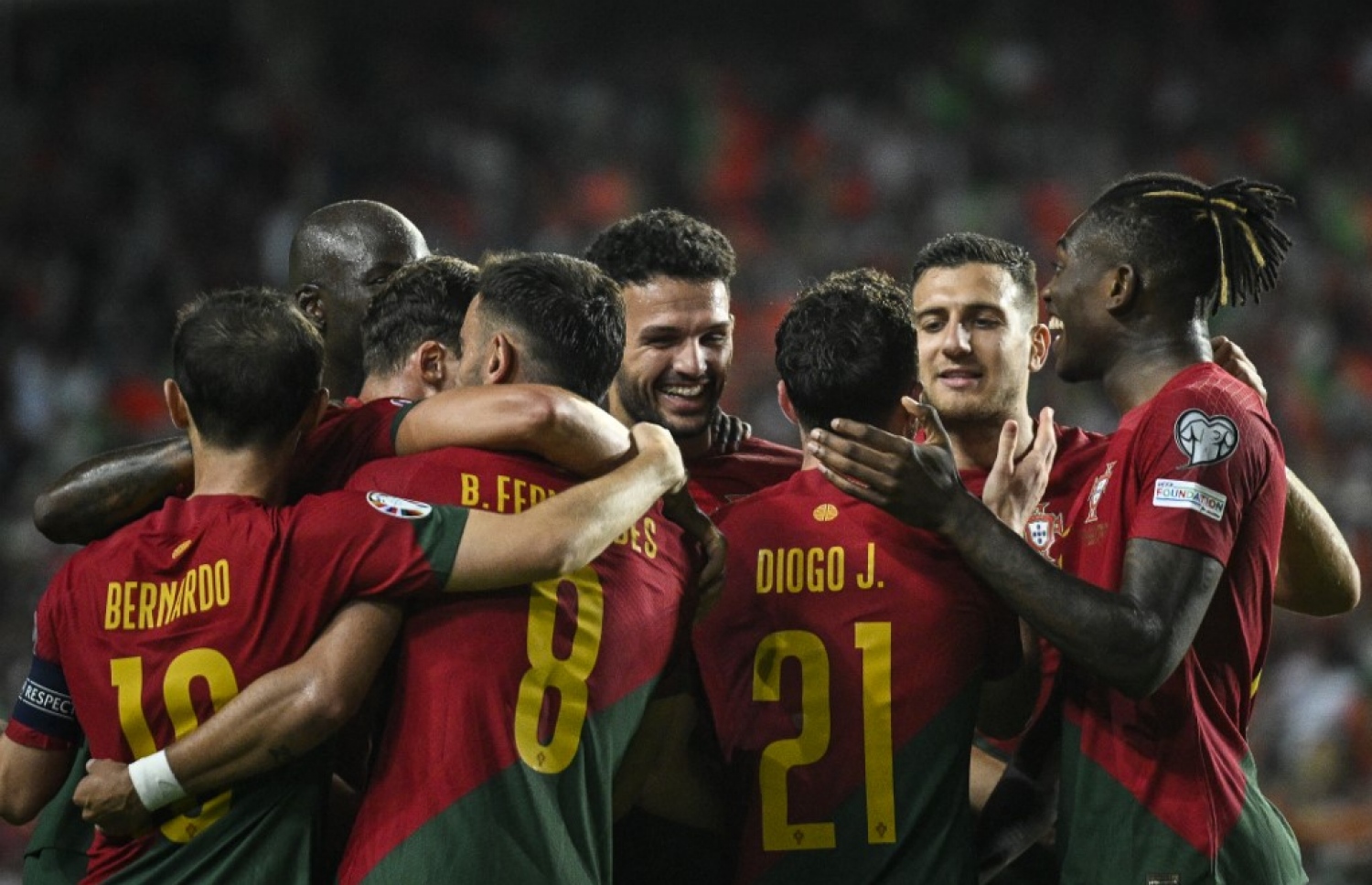 ލަގްޒަމްބާގާ ދެކޮޅަށް ޕޯޗުގަލް ރޭ ކުޅުނު މެޗުގައި ލަނޑު ޖެހުމަށް ފަހު އުފާފާޅު ކުރަނީ --- ފޮޓޯ: އޭއެފްޕީ