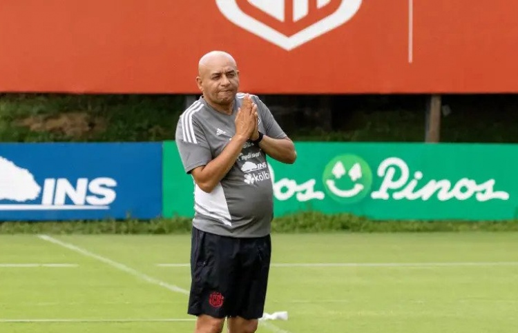 ކޮސްޓަރިކާގެ އެސިސްޓެންޓް ކޯޗު މަރުވެ ޓީމަށް ޝޮކެއް