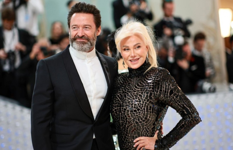 ހިއު ޖެކްމަން އާއި ޑެބޯރާލީގެ ކައިވެނި ރޫޅާލަނީ