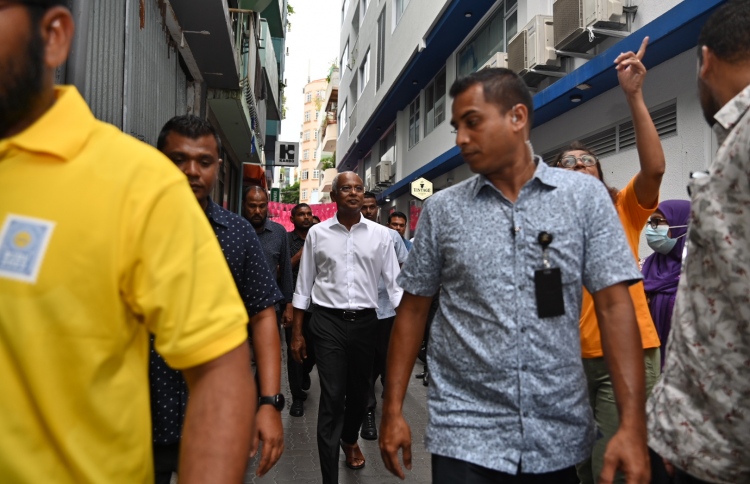 ރައީސް މާލޭގައި ކޮންމެ ދުވަހަކު ދޮރުންދޮރަށް ހިންގަވަނީ