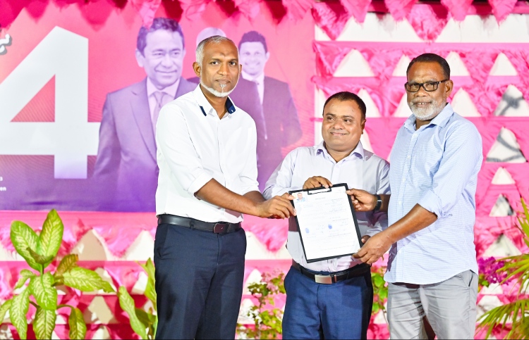 ށ. އަތޮޅު ކައުންސިލްގެ ރައީސްގެ ތާއީދު މުއިއްޒަށް