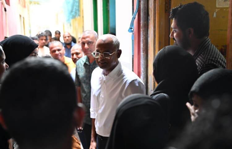 ކެމްޕޭނަށް ފުރުސަތު ދޭން ރައީސް އެދިވަޑައިގެންފި